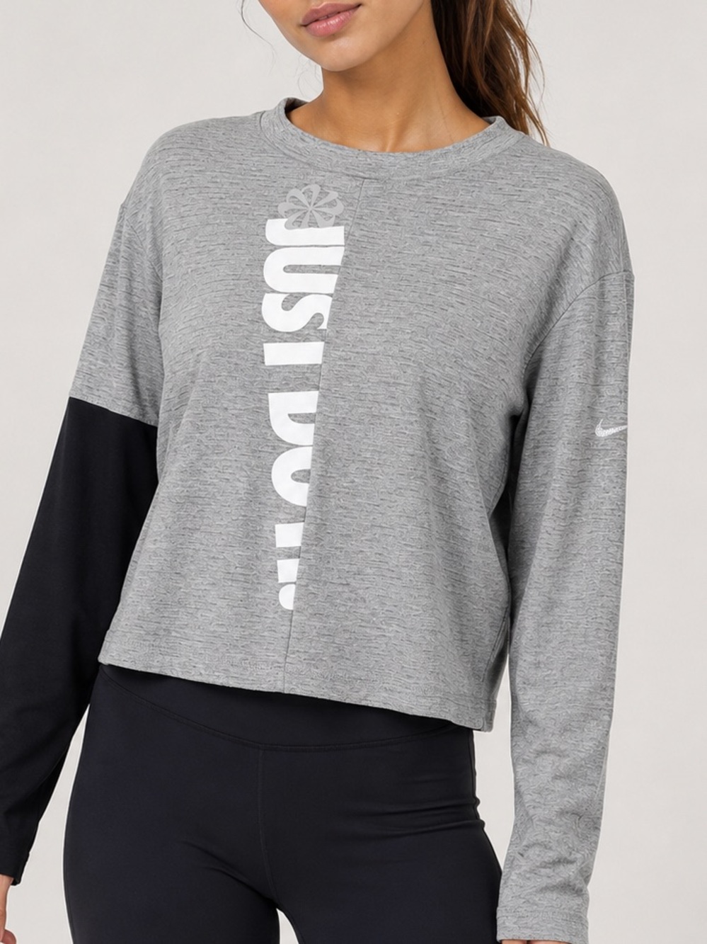 Nike Women’s Gray and Black 'Just Do It' Cropped Long-Sleeve Top